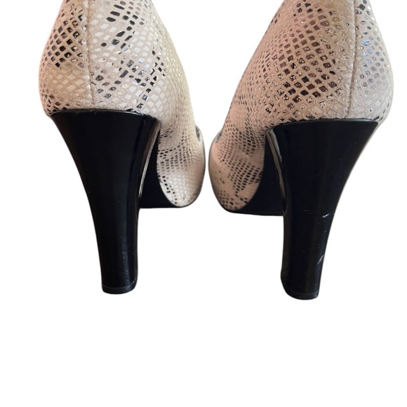 EUC!! White House Black Market ‘Blair’s’ Faux Snakeskin Peep Toe Heels, Size 7M - Picture 5 of 7